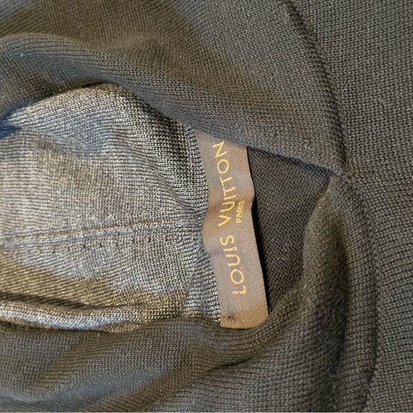Louis Vuitton V Hoodie - Picture 4 of 6
